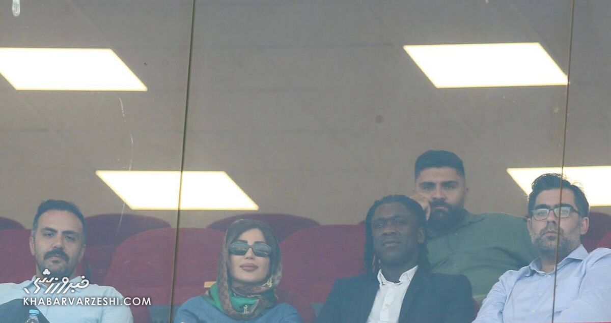 سیدورف و بانوی ایرانی تماشاگر ویژه استقلال +عکس