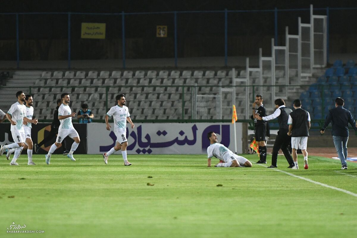 شادی گل کسری طاهری در دیدار استقلال - پیکان