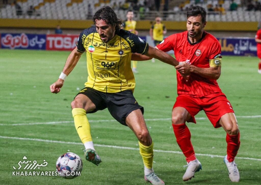 صدرنشین لیگ لحظه آخر عوض شد/ سقوط سپاهان با زهر تراکتور!