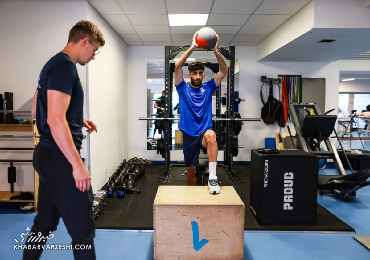 ستاره تیم ملی تا پایان سال مصدوم است/ راه برای پرسپولیسی شدن هموار شد؟ ستاره تیم ملی تا پایان سال مصدوم است/ راه برای پرسپولیسی شدن هموار شد؟