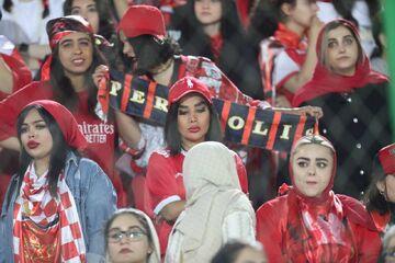 انفجار کامنت‌ها در پیج پرسپولیس؛ ۱۰۰ هزار واکنش در ۲۵ دقیقه!