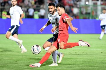 نقشه شهر انزلی در دستان کاپیتان پرسپولیس +عکس