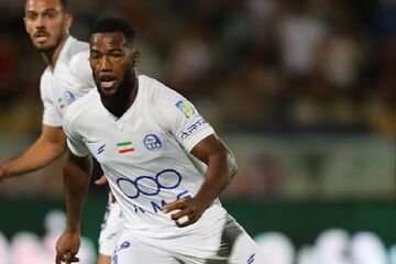 مهاجم استقلال باز هم از لیست خط خورد