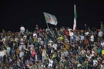 کریم باقری جلوی چشم تراکتوری‌ها تشویق شد