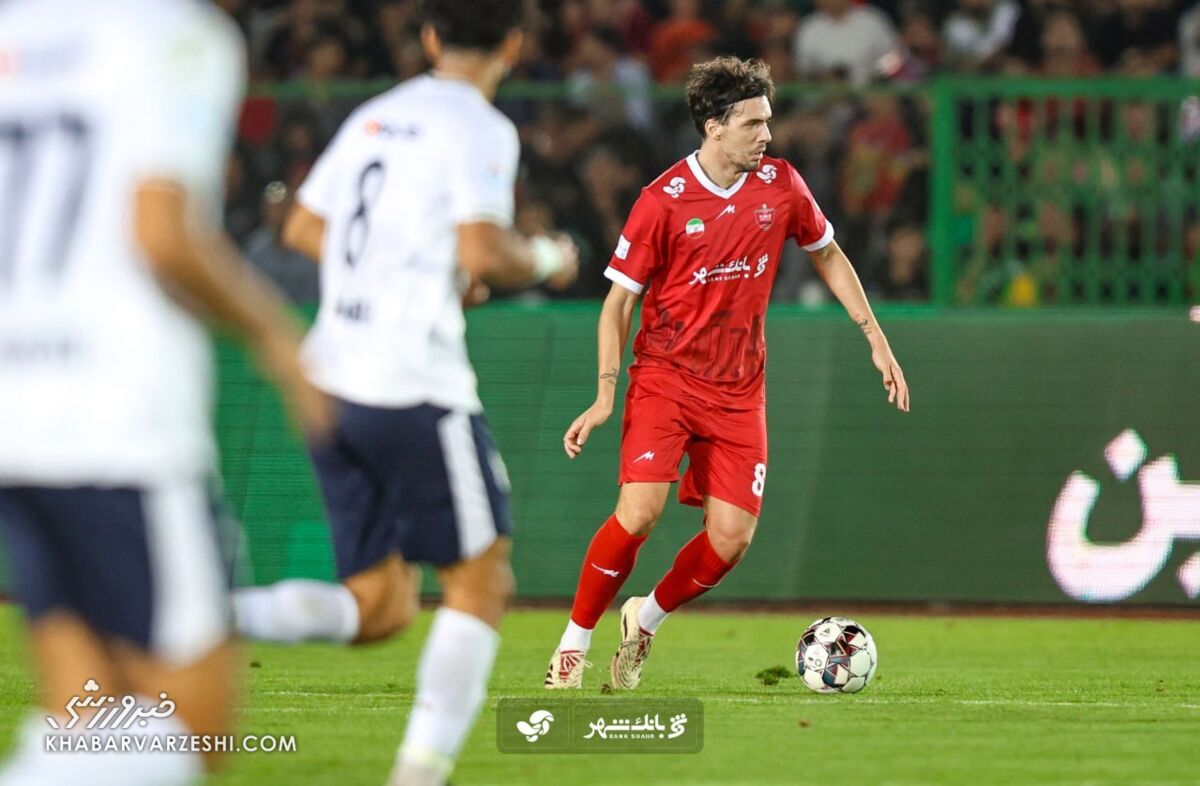 ستاره خارجی پرسپولیس در پستش راحت نیست