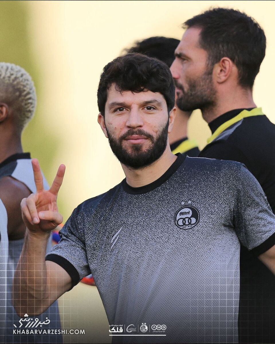 بازگشت ستاره استقلال با علامت پیروزی! +عکس