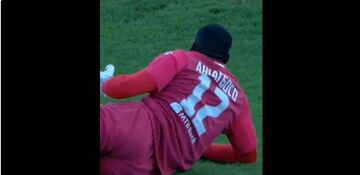 ویدیو| عجیب‌ترین گل به خودی تاریخ فوتبال