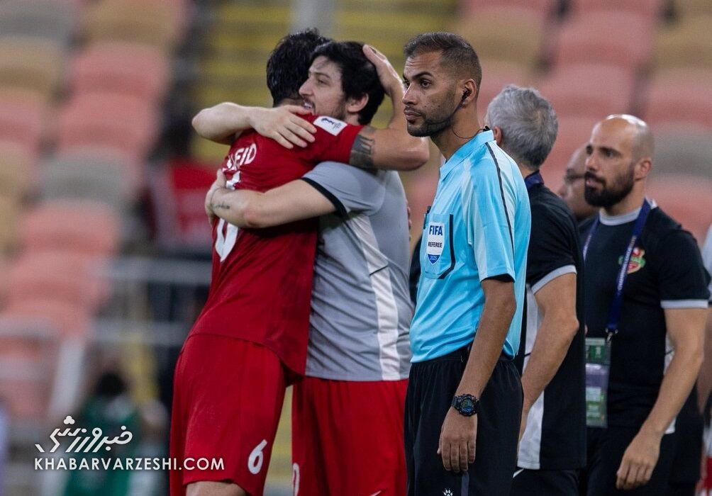 آغوش باز یک ایرانی برای سعید عزتاللهی بعد از گلزنی/ شادی گل لژیونر ملیپوش در نخبگان تقسیم شد +عکس