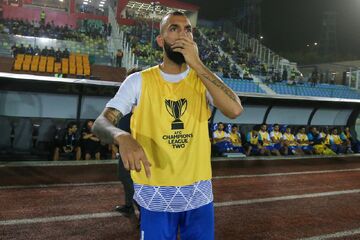 استقلال قید دو بازیکن را میزند