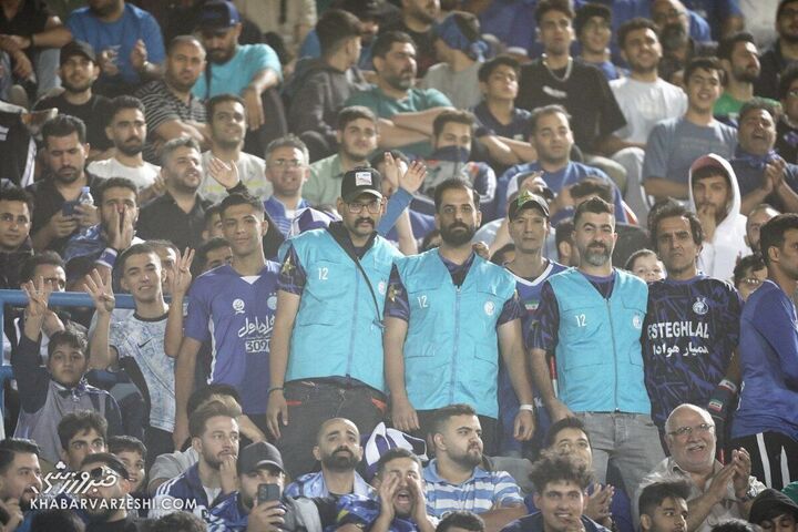 هواداران استقلال؛ استقلال - المحرق