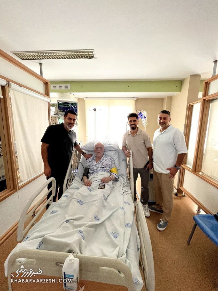 عیادت مدیر و کاپیتان پرسپولیس از محمود خوردبین +عکس