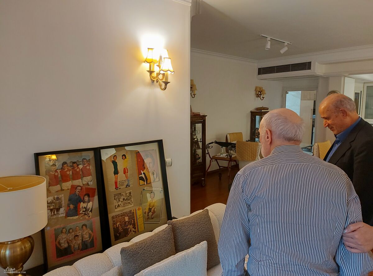 مهدی تاج _ خوردبین