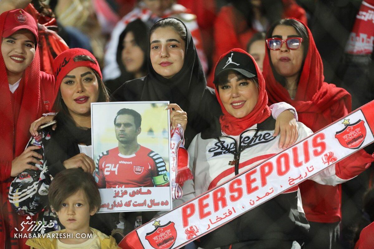 تصاویر| حالوهوای جایگاه زنان پرسپولیس/ دختران سرخ برای کاپیتان هادی سنگ تمام گذاشتند تصاویر| حالوهوای جایگاه زنان پرسپولیس/ دختران سرخ برای کاپیتان هادی سنگ تمام گذاشتند