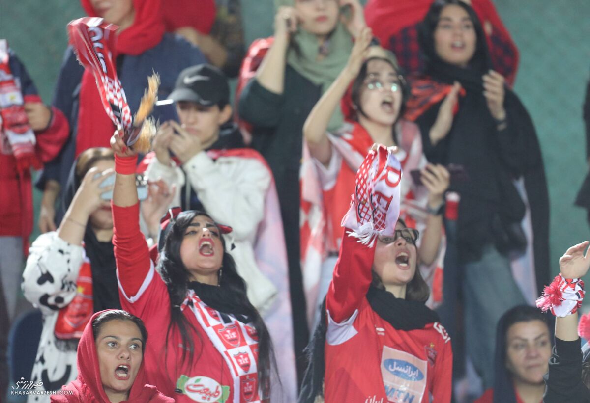 حمله پرسپولیسی‌ها به استقلال؛ صدرنشینی با پنالتی بی‌ارزش است!/ یک سوم گل‌های‌تان را هدیه گرفتید