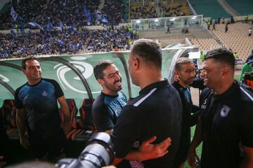 حنیف عمرانزاده: نمک روی زخم هواداران استقلال بزنم؟