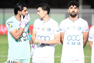 در رختکن اتفاق افتاد؛ تذکر کادر فنی استقلال به رستم آشورماتوف!