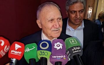 ویدیو| اشک‌های تکان‌دهنده اسطوره پرسپولیس با دیدن یک عکس