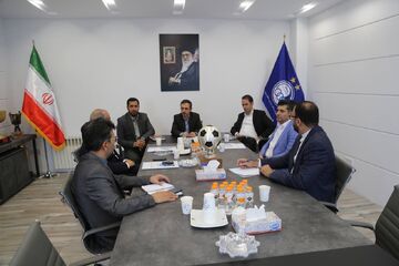 ویدیو| درگیری سمیعی و خطیر روی آنتن زنده: کودتا کردی بس بود؛ شما نمی‌دانید چه بلایی سر استقلال آمده با این بسته شدن پنجره/ تو اصلا از کجا آمدی؟