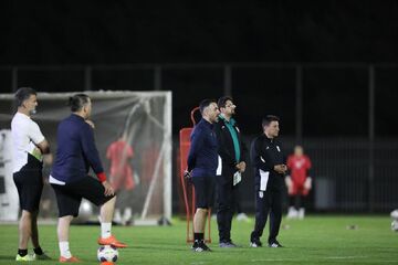 هلیشات بالای سر قلعهنویی/ طارمی به عکس یادگاری رسید +عکس