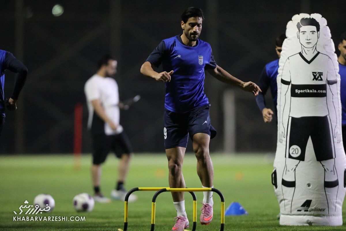 هلیشات بالای سر قلعهنویی/ طارمی به عکس یادگاری رسید +عکس