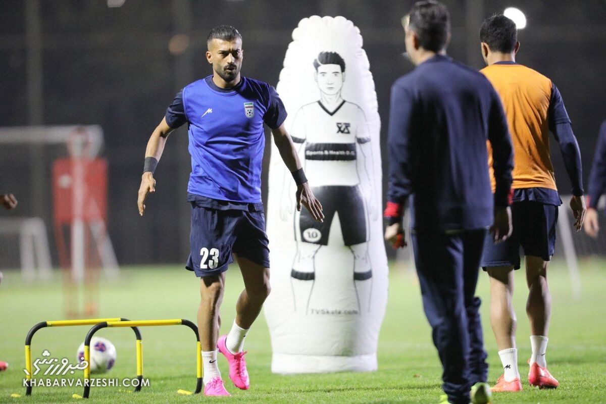 هلیشات بالای سر قلعهنویی/ طارمی به عکس یادگاری رسید +عکس