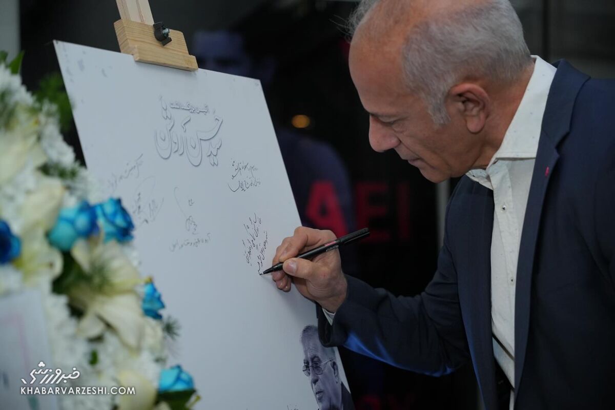 گردهمایی ستارگان در رستوران علی دایی؛ در حضور فردوسی پور، باقری و خاکپور از اسطوره استقلال تجلیل شد +تصاویر