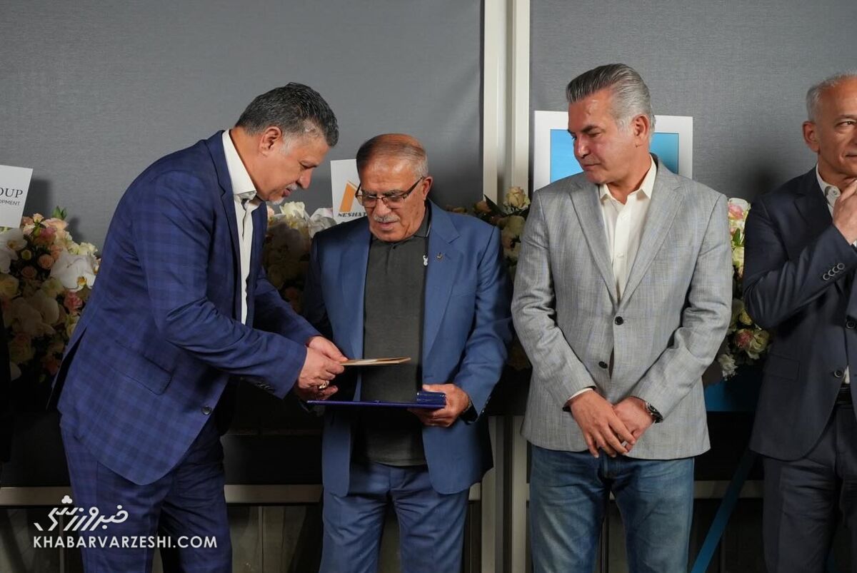 گردهمایی ستارگان در رستوران علی دایی؛ در حضور فردوسی پور، باقری و خاکپور از اسطوره استقلال تجلیل شد +تصاویر