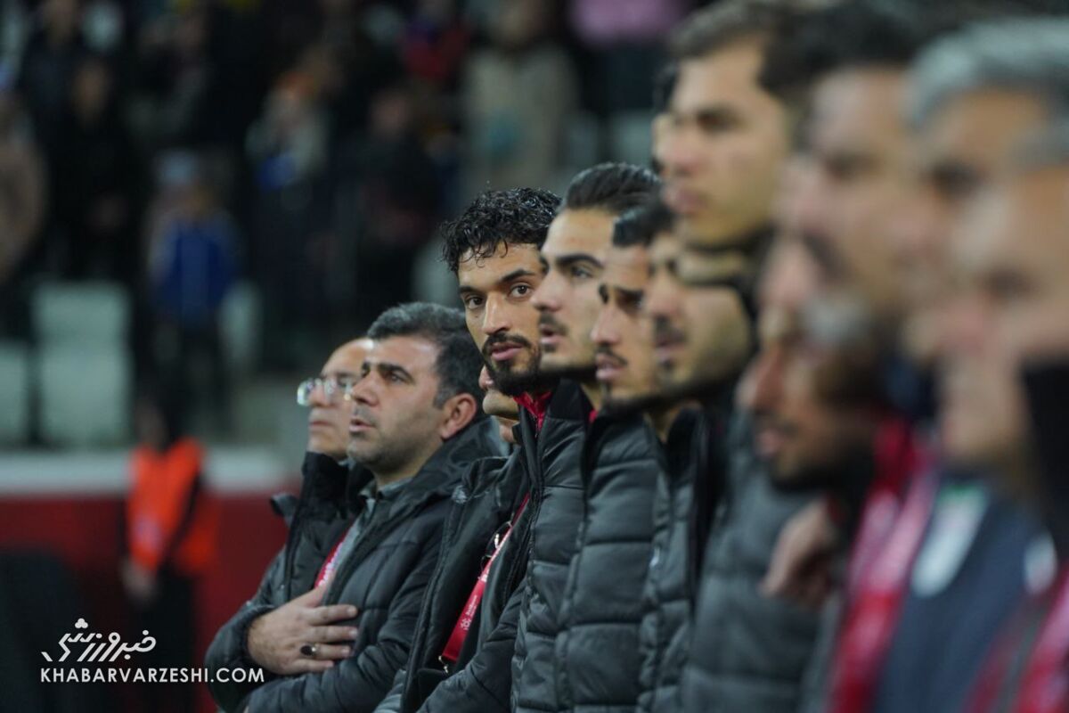 ایران - روسیه در حد جام جهانی!/ نمایش شگفتانگیز با لباسهای غولپیکر +عکس و فیلم