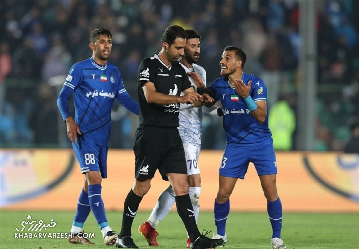 بازگشت داور جنجالی ۴ ماه پس از محرومیت