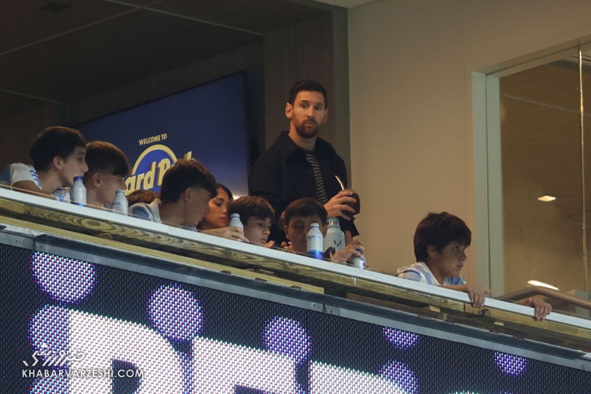 لیونل مسی تماشاگر ویژه دیدار آرژانتین-ونزوئلا