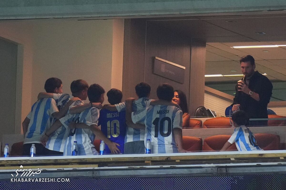 مسی در حال نوشیدن ماته در ورزشگاه هاردراک میامی