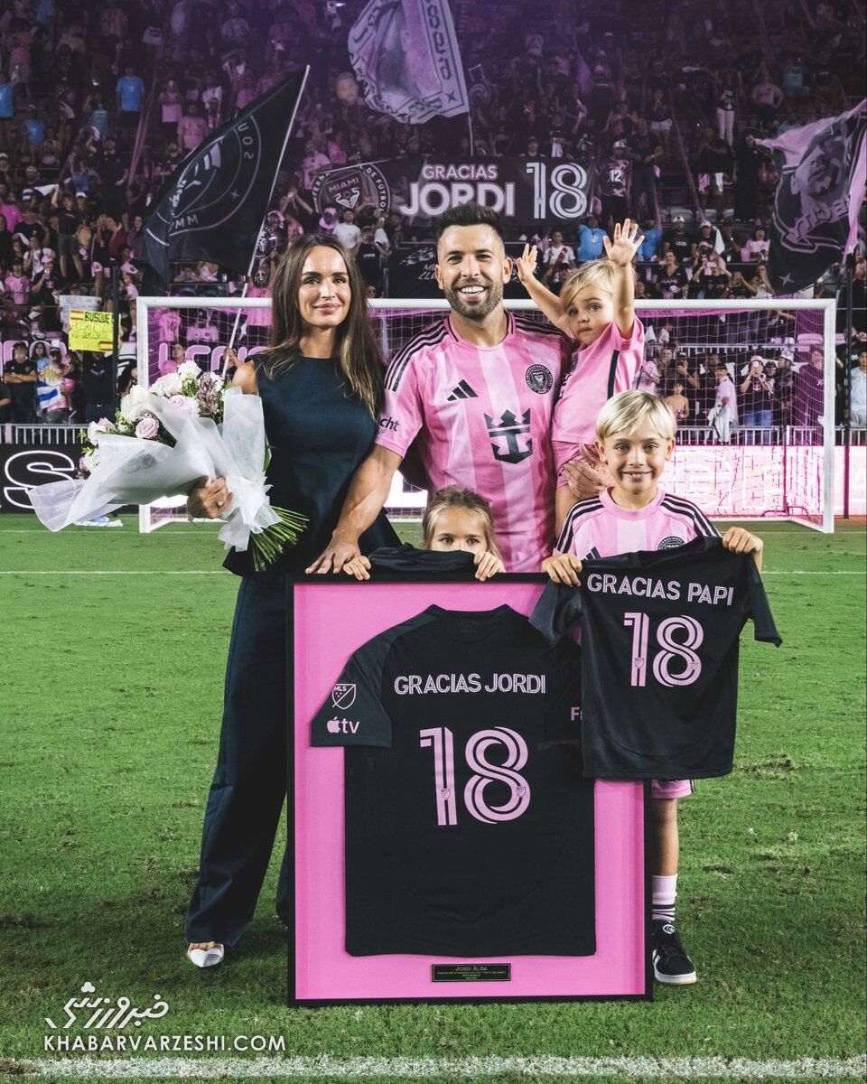 مراسم بزرگداشت جوردی آلبا در ورزشگاه چیس