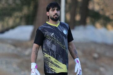 دروازه‌بان استقلال سیاهپوش شد!