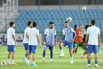 استقلال در تعطیلات!