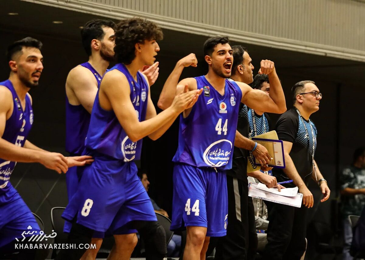 استقلال صدرنشین لیگ برتر شد استقلال صدرنشین لیگ برتر شد