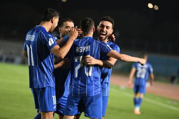 پرواز هواپیمای استقلال با بالهای یاسر و منیر!