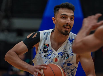 صدر جدول همچنان زیر پرچم استقلال