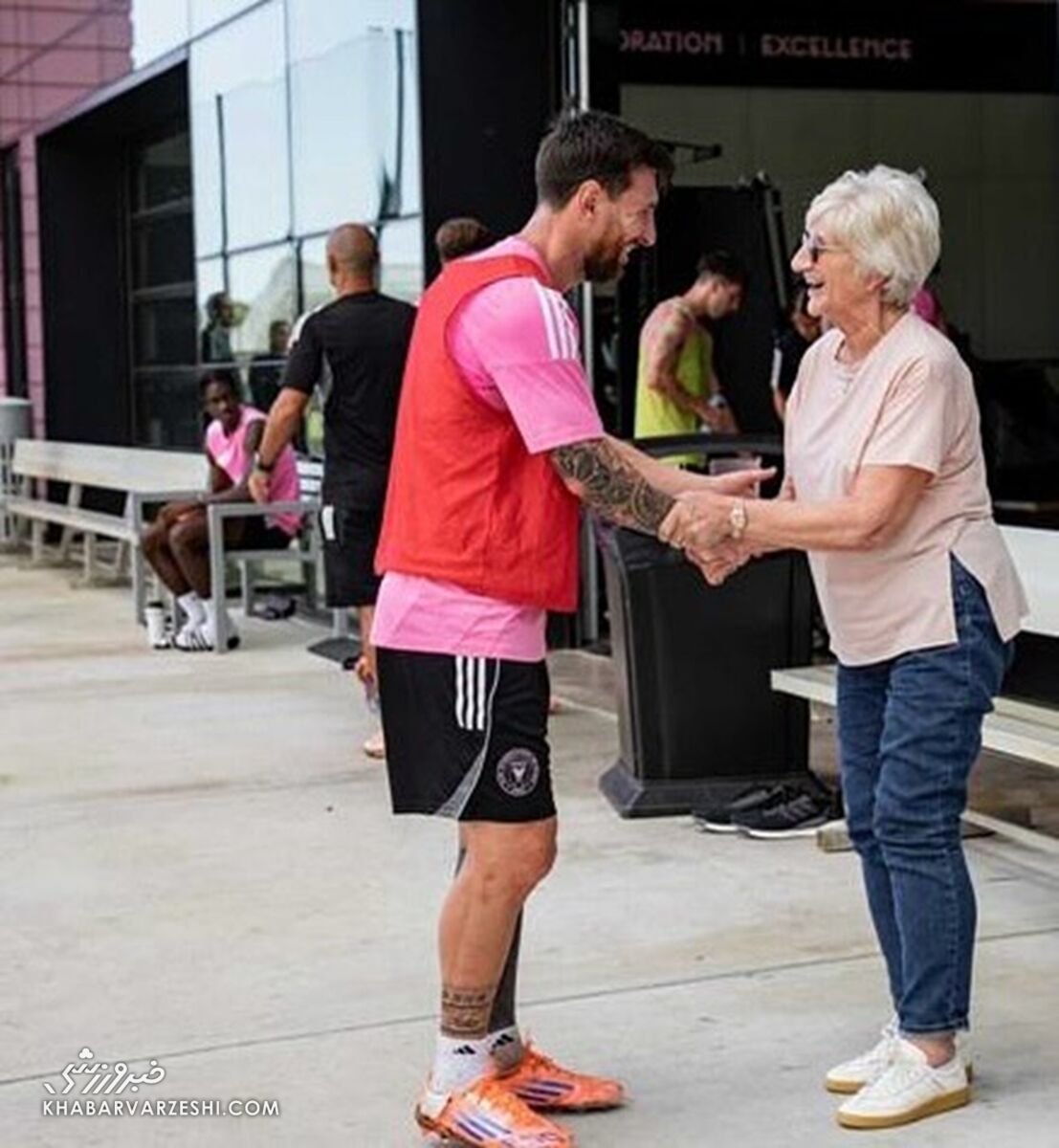 دیدار مسی و مادر دیوید بکام