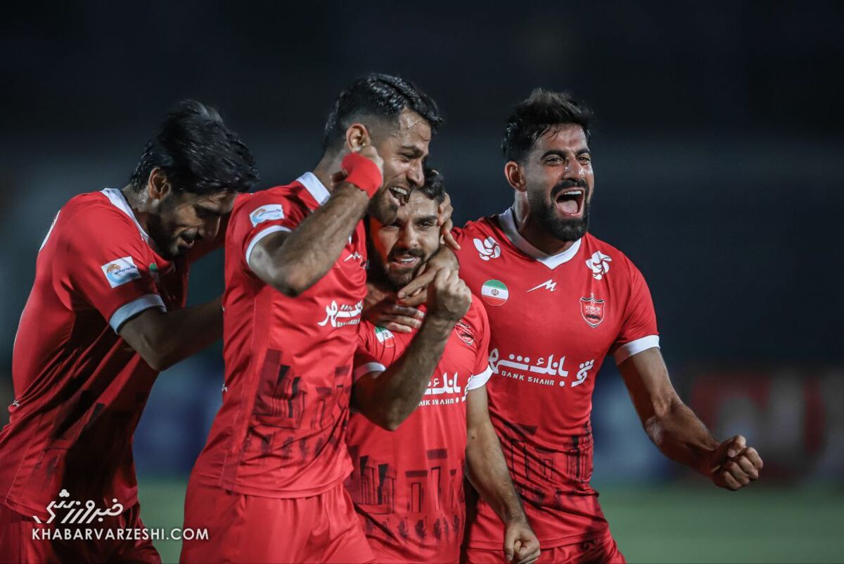 ویدیو| گل اول پرسپولیس به ذوب‌آهن با شلیک تماشایی عمری/ پرسپولیس ۱ – ذوب‌آهن ۰