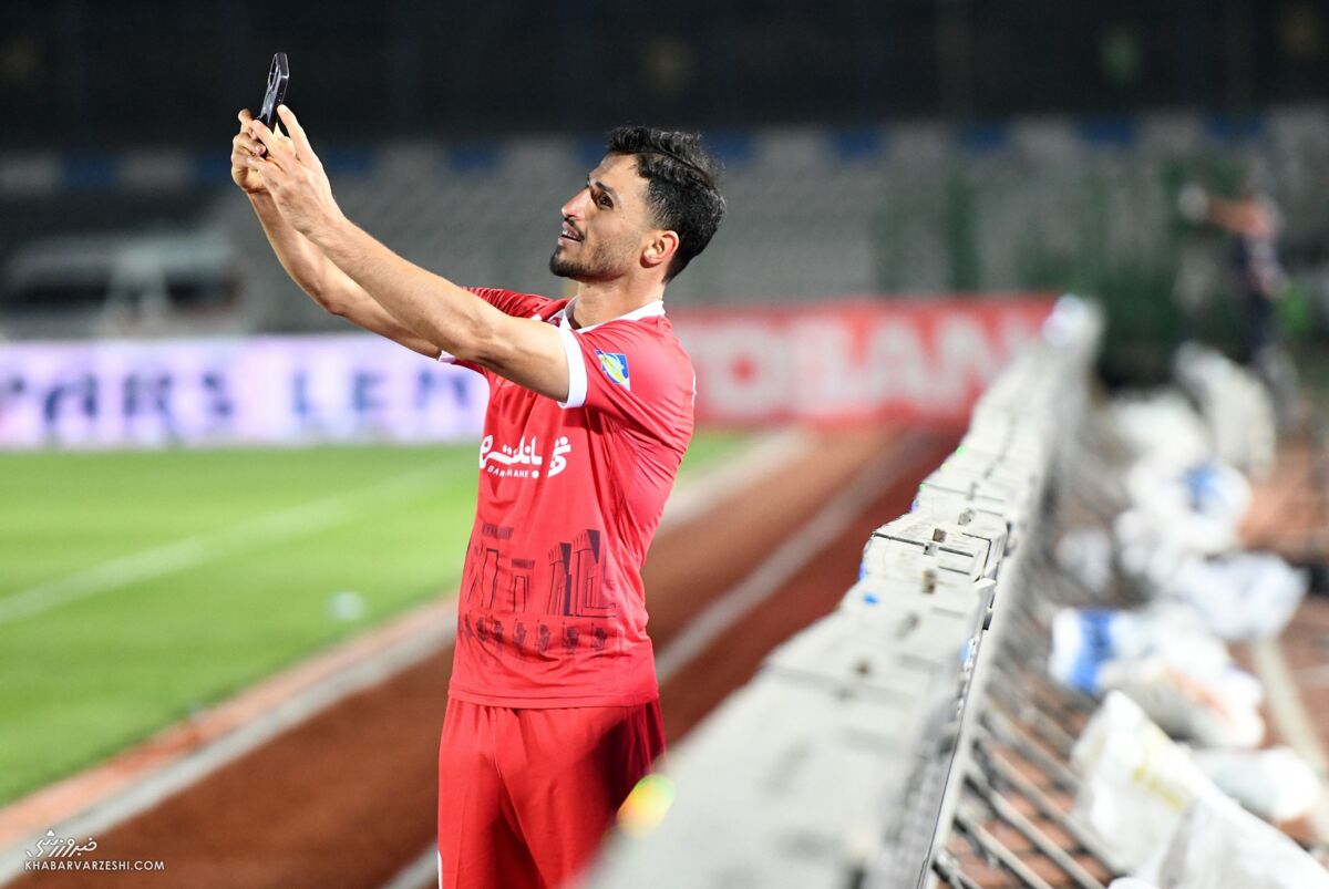ستاره پرسپولیس پیراهن خود را بالا کشید؛ پیام علیپور بعد از گل پنجم! +عکس