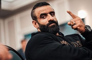 ژست لاکچری هادی چوپان با فراری قرمز +عکس