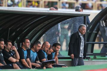 عدالت نیست به استقلال و پرسپولیس یکسان نگاه کنید!/ به جامعه بزرگ هواداری استقلال بی‌احترامی شد