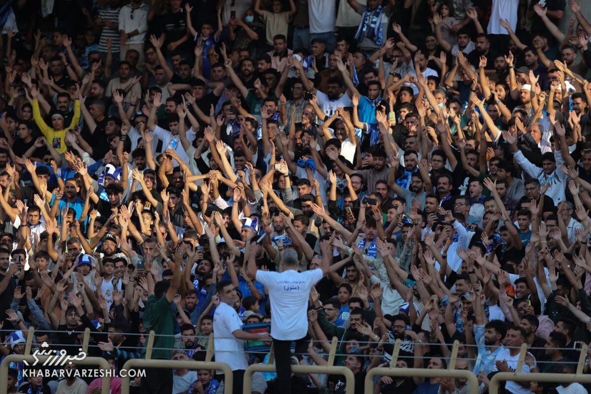 ویدیو| مرخصی به عشق استقلال؛ هوادار آبی از پادگان آمد!