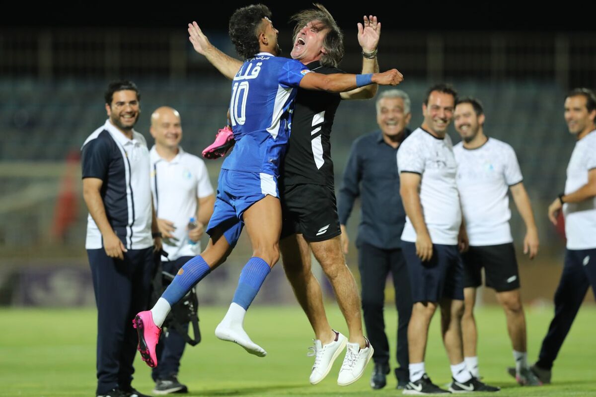 وقتی سرمربی تیم ملی الگوی کاپیتان استقلال می‌شود!