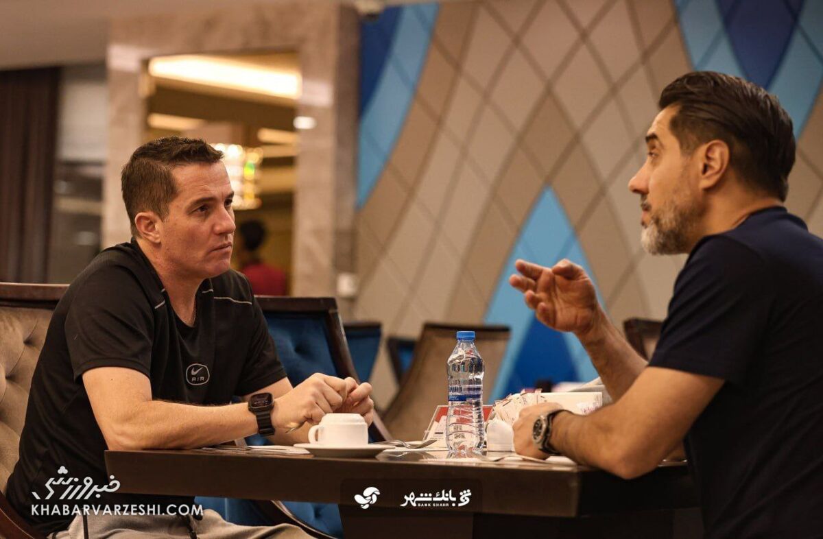 اوسمار با افشین پیروانی چشم تو چشم شد/ پایان یک شایعه در پرسپولیس +عکس