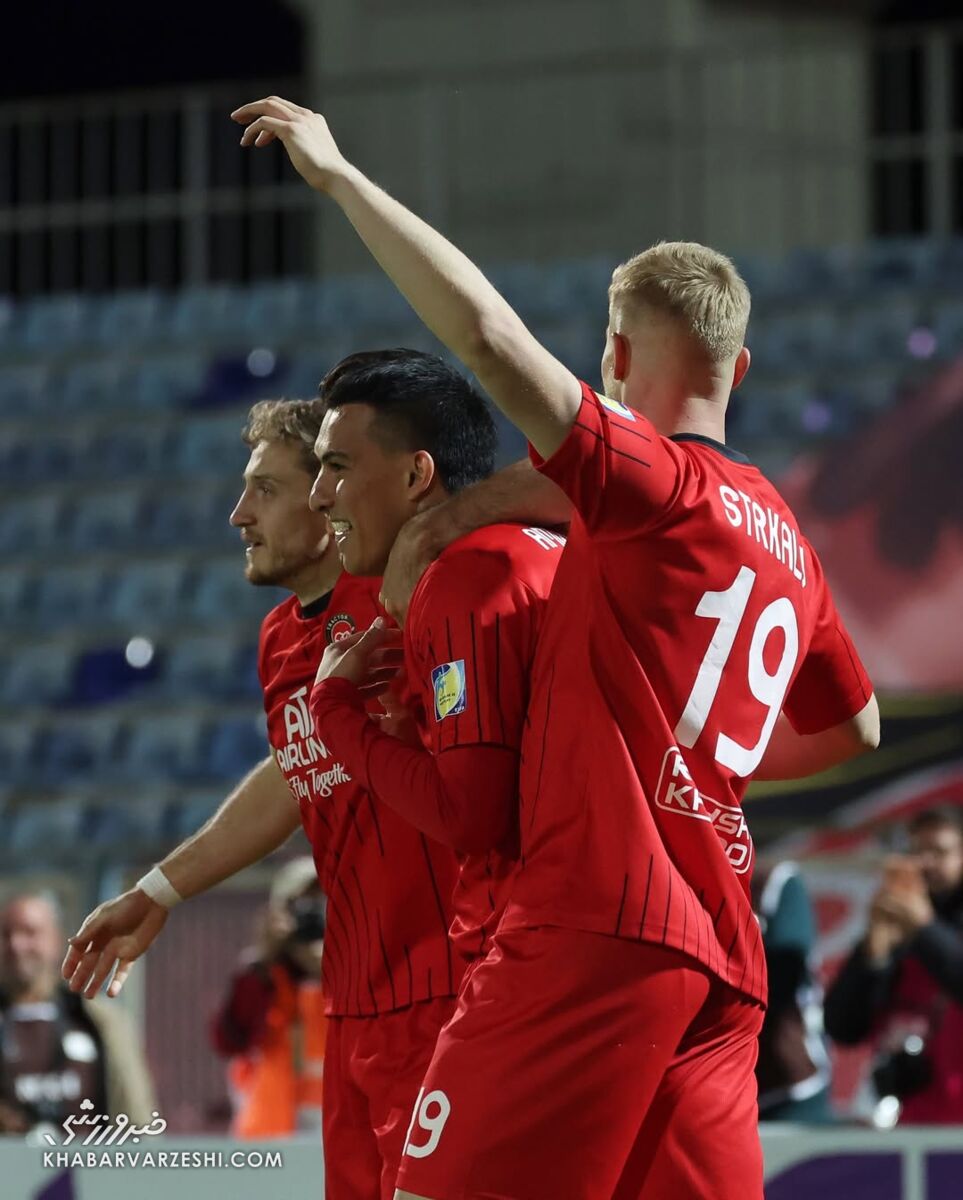 شادی گل امیرحسین حسینزاده در دیدار تراکتور مقابل پرسپولیس