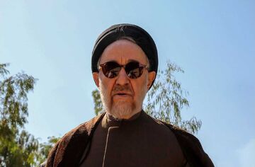 ویدیو| خاتمی عبا را درآورد و دست به راکت شد!