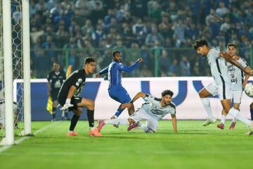 ویدیو| بازیکن رقیب چشم سرمربی استقلال را گرفت!/ ساپینتو: او خارقالعاده است