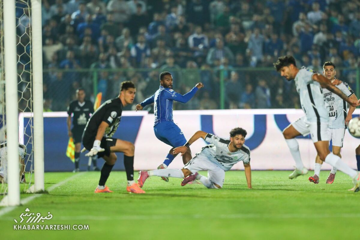 ویدیو| بازیکن رقیب چشم سرمربی استقلال را گرفت!/ ساپینتو: او خارق‌العاده است!