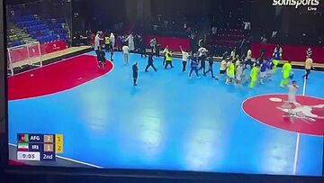 ویدیو| تهدید تکان‌دهنده ایرانی‌ها توسط گزارشگر افغان: تیم امنیتی نمی‌آمد زنده زنده در گور می‌کردیمتان!